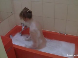 Chick takes a relaxing bath after the work <span class=duration>- 16 min</span>