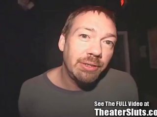 Vagaboanta nevasta sammi ia public ejaculări & creampies în tampa porno theater